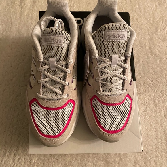 NIB Authentic Adidas 90s Valasion Running Sneakers - Picture 2 of 8